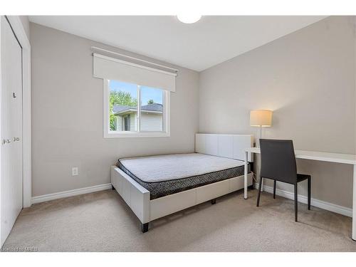 195 Brunswick Avenue, London, ON - Indoor Photo Showing Bedroom