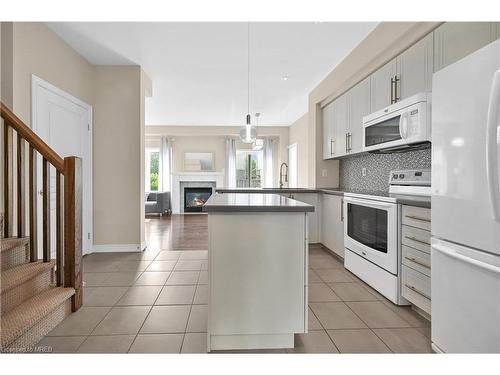 59-515 Winston Road Road, Grimsby, ON - Indoor Photo Showing Kitchen With Fireplace With Upgraded Kitchen