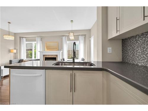 59-515 Winston Road Road, Grimsby, ON - Indoor Photo Showing Kitchen