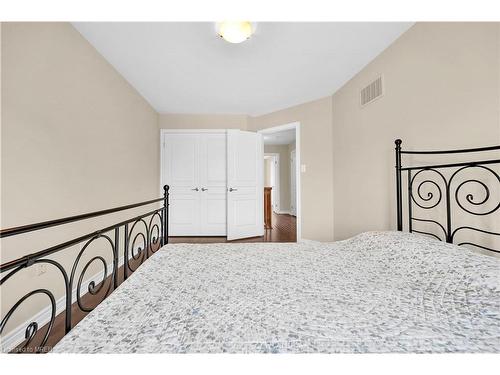 59-515 Winston Road Road, Grimsby, ON - Indoor Photo Showing Bedroom