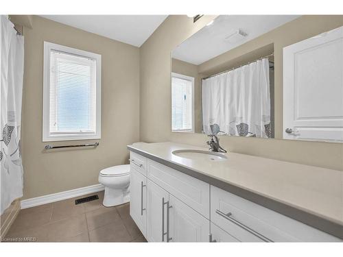 59-515 Winston Road Road, Grimsby, ON - Indoor Photo Showing Bathroom