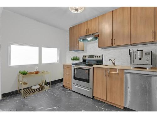 44 Mary Street, Brantford, ON - Indoor Photo Showing Kitchen