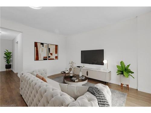 44 Mary Street, Brantford, ON - Indoor Photo Showing Living Room