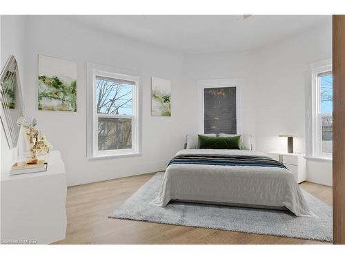 44 Mary Street, Brantford, ON - Indoor Photo Showing Bedroom