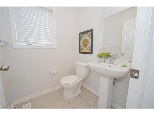 32 Longboat Run West, Brantford, ON - Indoor Photo Showing Bathroom