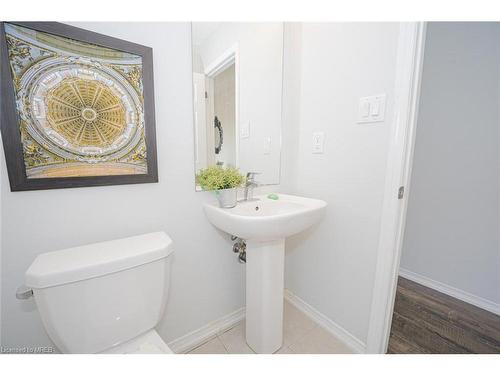 32 Longboat Run West, Brantford, ON - Indoor Photo Showing Bathroom