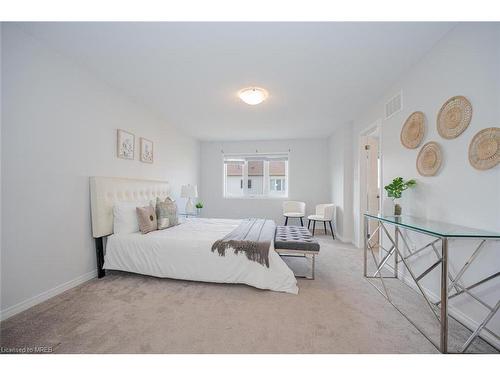 32 Longboat Run West, Brantford, ON - Indoor Photo Showing Bedroom