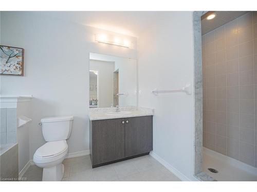 32 Longboat Run West, Brantford, ON - Indoor Photo Showing Bathroom