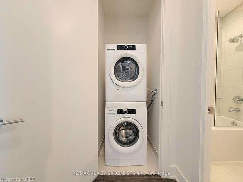 1418-212 King William Street, Hamilton, ON - Indoor Photo Showing Laundry Room