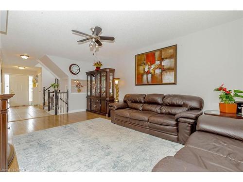 64 Westland Street, St. Catharines, ON - Indoor Photo Showing Living Room