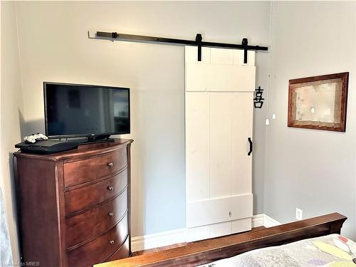 76 East Street, St. Thomas, ON - Indoor Photo Showing Bedroom