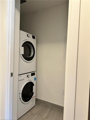 405-15 Wellington Street, Kitchener, ON - Indoor Photo Showing Laundry Room