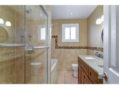 24 Coles Street, Barrie, ON - Indoor Photo Showing Bathroom