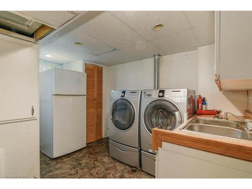 24 Coles Street, Barrie, ON - Indoor Photo Showing Laundry Room