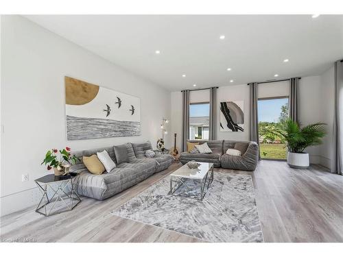 4252 Burnside Line, Orillia, ON - Indoor Photo Showing Living Room