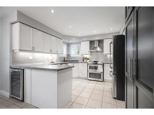 196 Eaton Street, Georgetown, ON - Indoor Photo Showing Kitchen With Stainless Steel Kitchen With Upgraded Kitchen