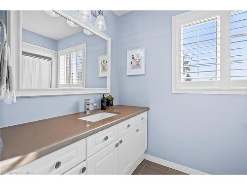 196 Eaton Street, Georgetown, ON - Indoor Photo Showing Bathroom