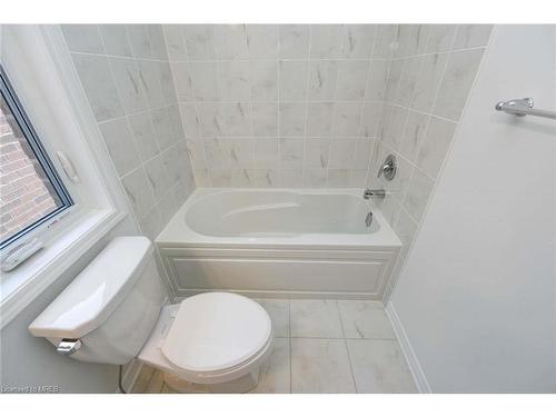 468 Boyde Lane, Milton, ON - Indoor Photo Showing Bathroom