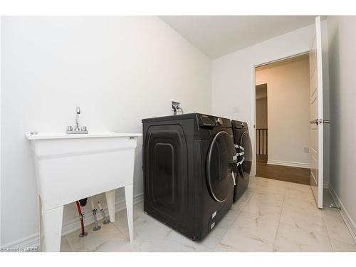 468 Boyde Lane, Milton, ON - Indoor Photo Showing Laundry Room