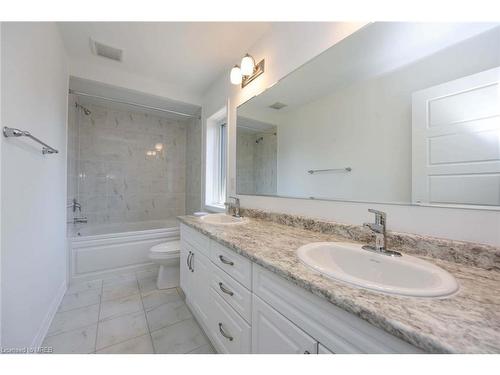 468 Boyde Lane, Milton, ON - Indoor Photo Showing Bathroom