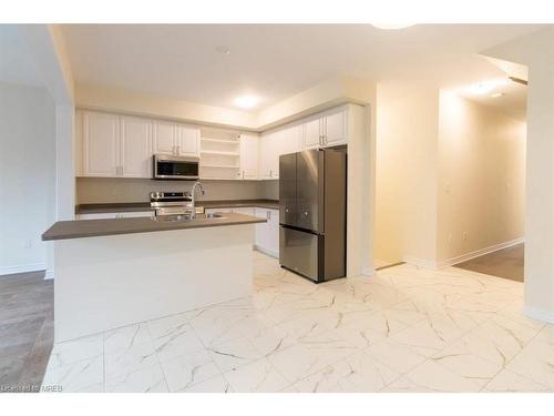 65 Concord Drive, Thorold, ON - Indoor Photo Showing Kitchen With Double Sink