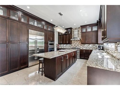 11 Wedgeport Court Court, Nobleton, ON - Indoor Photo Showing Kitchen With Double Sink With Upgraded Kitchen