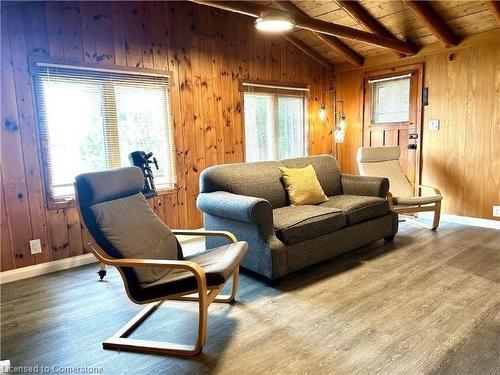 85 Simpson Avenue, Tobermory, ON - Indoor Photo Showing Living Room