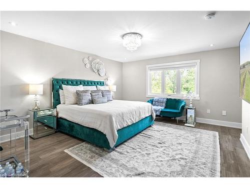 263 Memorial Park Drive, Welland, ON - Indoor Photo Showing Bedroom