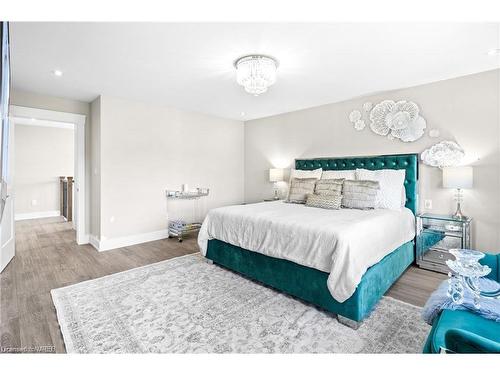 263 Memorial Park Drive, Welland, ON - Indoor Photo Showing Bedroom