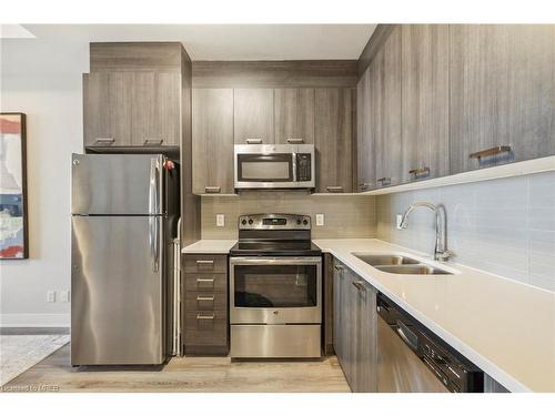 805-150 Main Street West, Hamilton, ON - Indoor Photo Showing Kitchen With Double Sink With Upgraded Kitchen