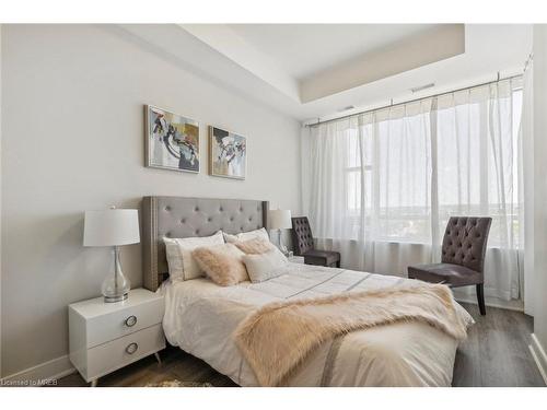 805-150 Main Street West, Hamilton, ON - Indoor Photo Showing Bedroom