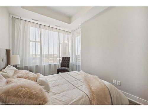 805-150 Main Street West, Hamilton, ON - Indoor Photo Showing Bedroom