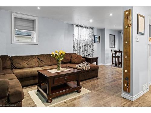 87 Sixth Avenue, Kitchener, ON - Indoor Photo Showing Living Room