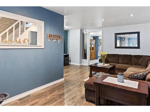 87 Sixth Avenue, Kitchener, ON - Indoor Photo Showing Living Room