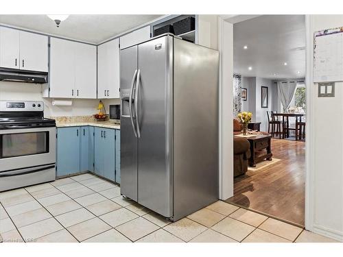 87 Sixth Avenue, Kitchener, ON - Indoor Photo Showing Kitchen