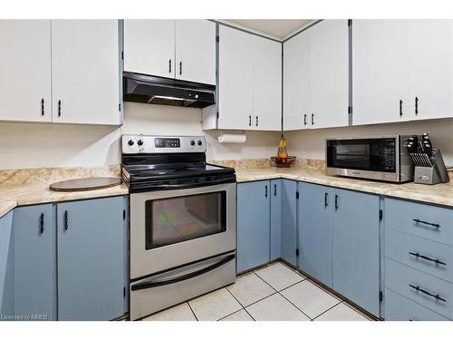 87 Sixth Avenue, Kitchener, ON - Indoor Photo Showing Kitchen