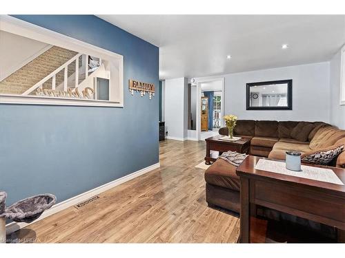 87 Sixth Avenue, Kitchener, ON - Indoor Photo Showing Living Room