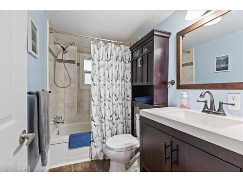 87 Sixth Avenue, Kitchener, ON - Indoor Photo Showing Bathroom