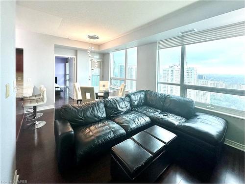 3301-208 Enfield Place, Mississauga, ON - Indoor Photo Showing Living Room