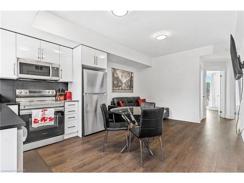 311-6065 Mcleod Road, Niagara Falls, ON - Indoor Photo Showing Kitchen