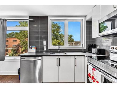 311-6065 Mcleod Road, Niagara Falls, ON - Indoor Photo Showing Kitchen