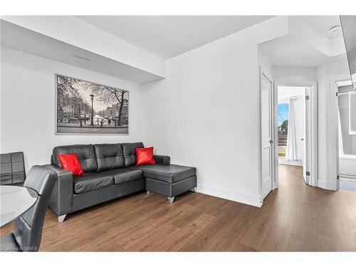 311-6065 Mcleod Road, Niagara Falls, ON - Indoor Photo Showing Living Room