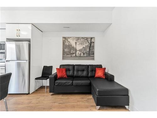 311-6065 Mcleod Road, Niagara Falls, ON - Indoor Photo Showing Living Room