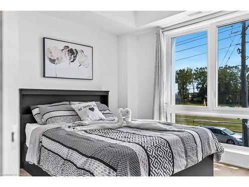 311-6065 Mcleod Road, Niagara Falls, ON - Indoor Photo Showing Bedroom