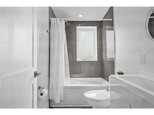 311-6065 Mcleod Road, Niagara Falls, ON - Indoor Photo Showing Bathroom