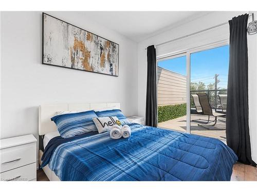 311-6065 Mcleod Road, Niagara Falls, ON - Indoor Photo Showing Bedroom