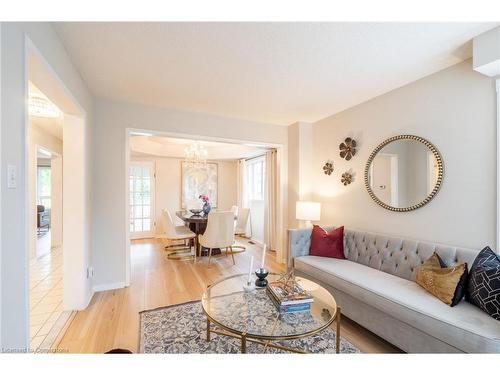 5875 Mersey Street, Mississauga, ON - Indoor Photo Showing Living Room