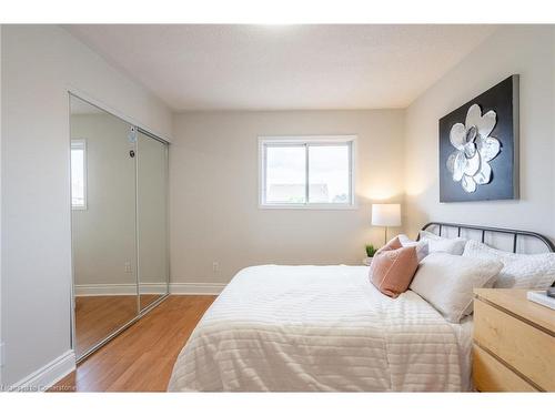 5875 Mersey Street, Mississauga, ON - Indoor Photo Showing Bedroom