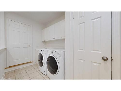 2238 Lyndhurst Drive, Oakville, ON - Indoor Photo Showing Laundry Room