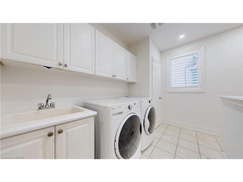 2238 Lyndhurst Drive, Oakville, ON - Indoor Photo Showing Laundry Room